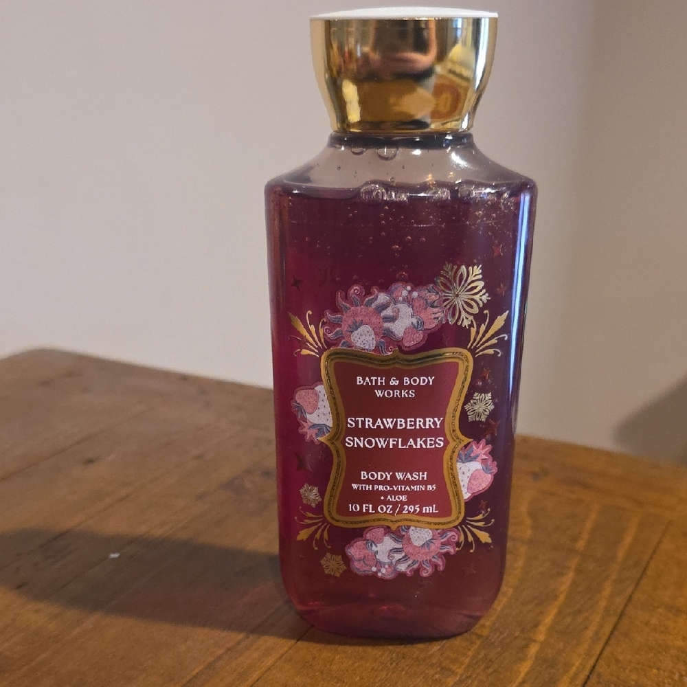 Bath & Body Works Strawberry Snowflakes Body Wash